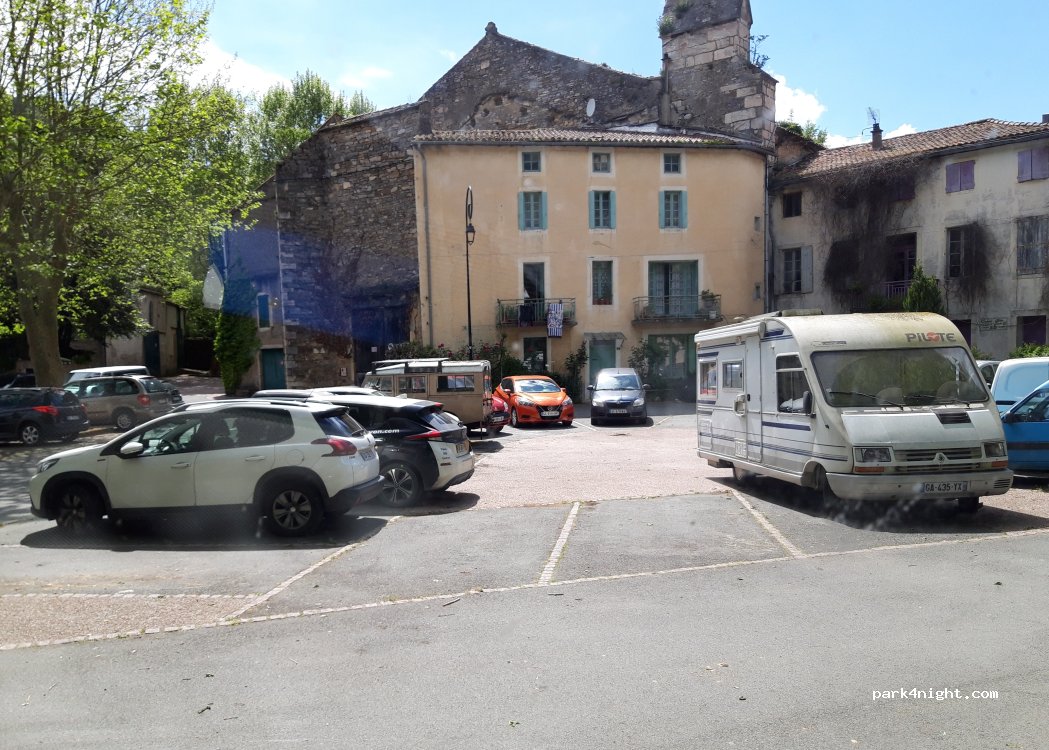 (34220) Saint-Pons-de-Thomières - 8 Place du Foiralet — foto 3