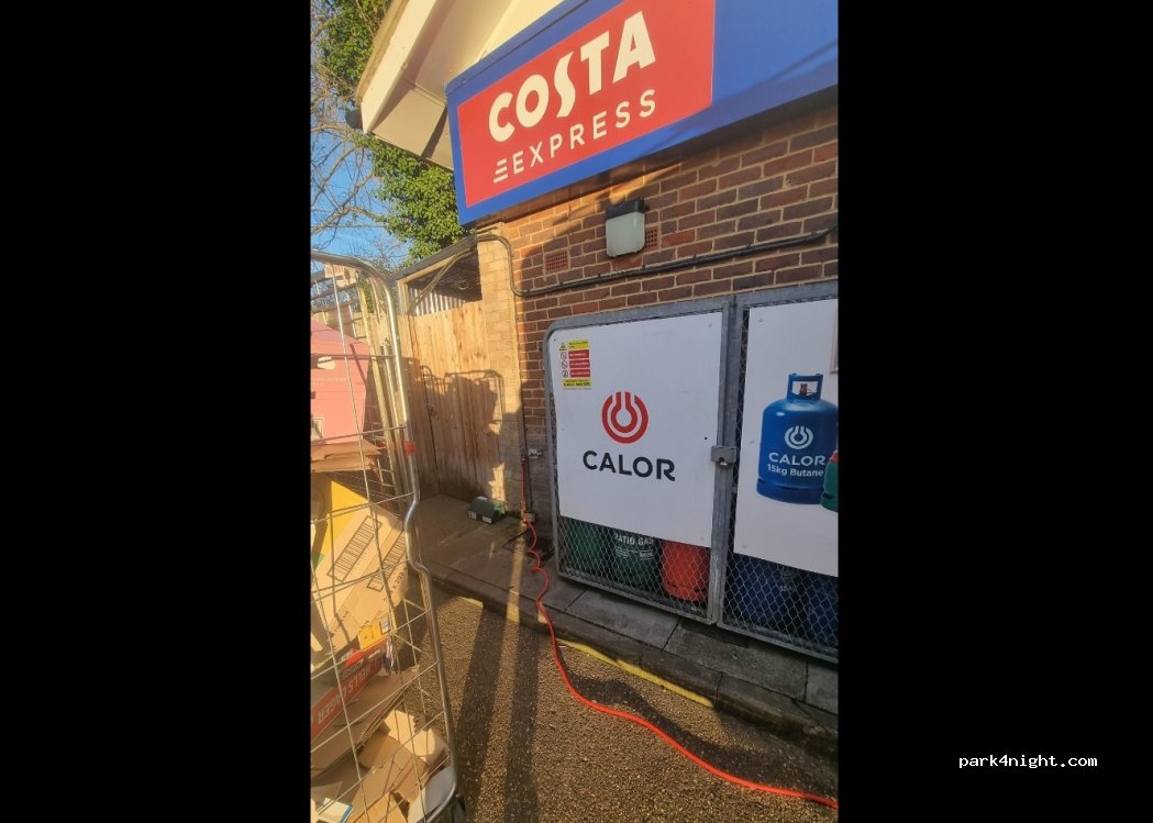(KT22 8JS) Leatherhead - 1 Dorking Road — foto 2