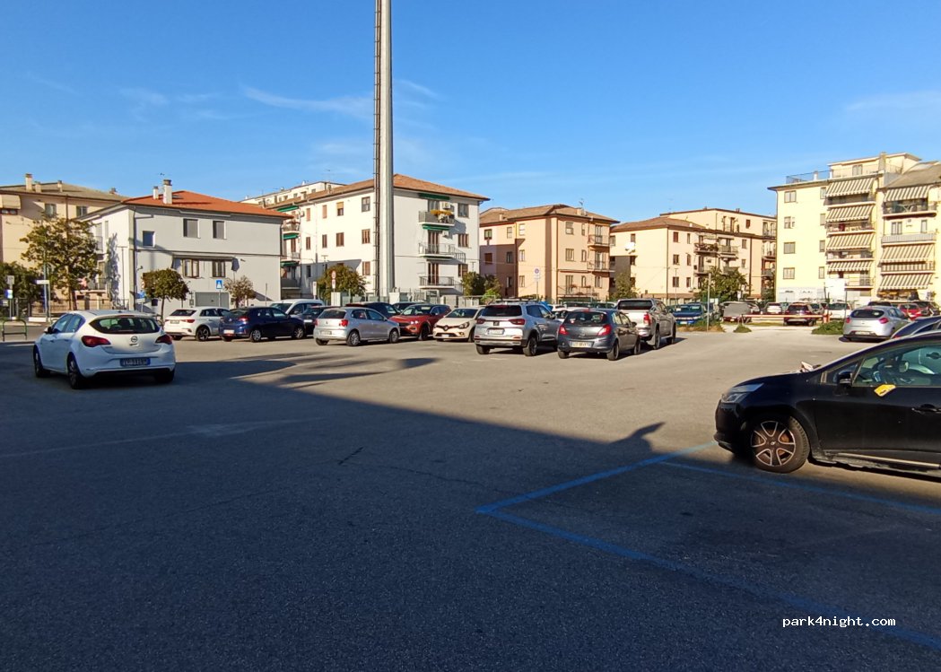 (30015) Chioggia - 90 Via Isola Saloni — foto