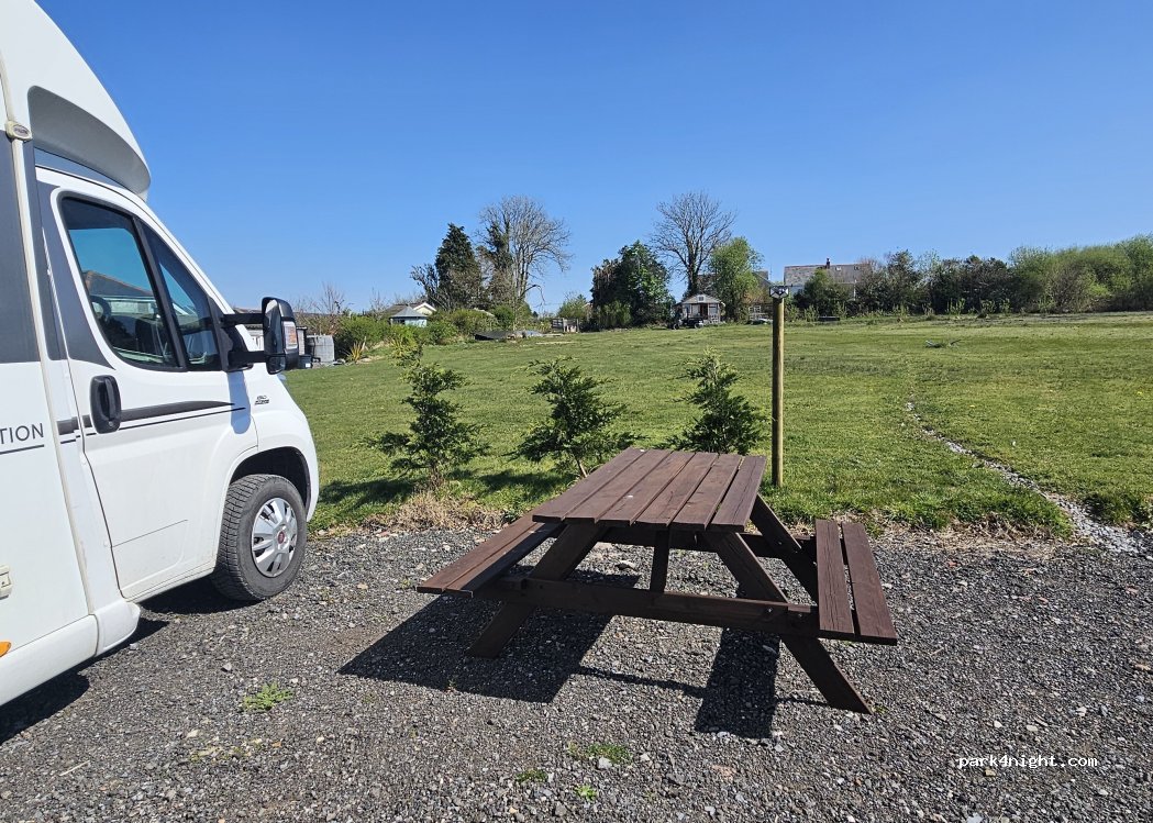 (SA14 6TD) Cross Hands - 111 Carmarthen Road — foto