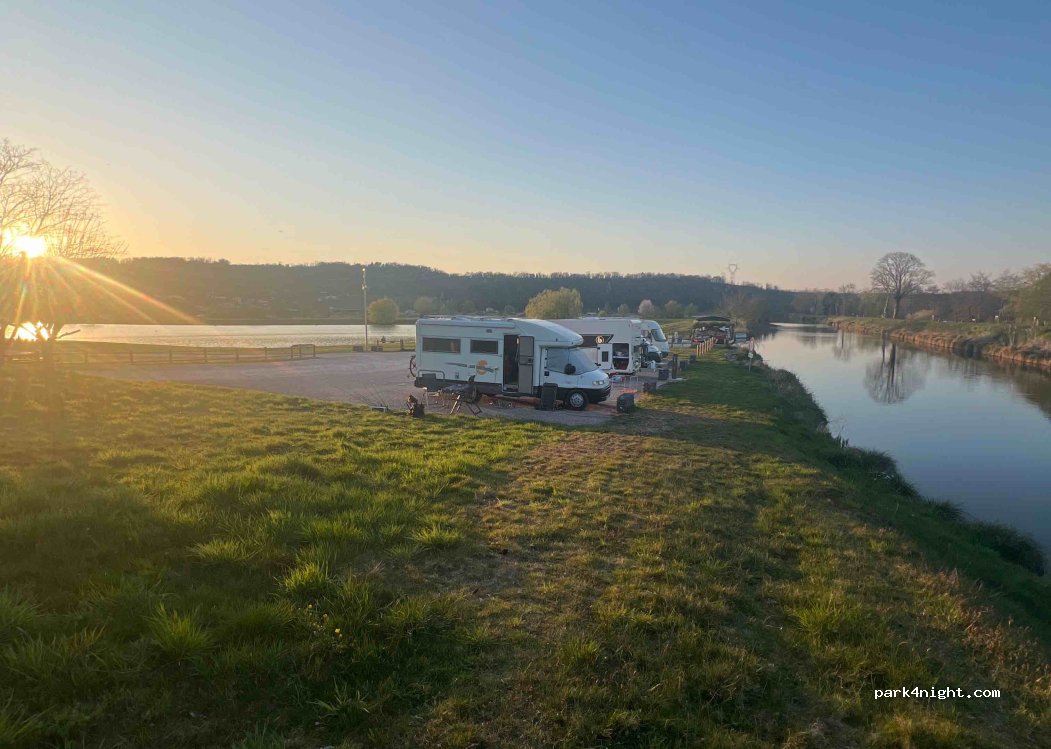 Aire de stationnement camping cars Socourt — foto 3