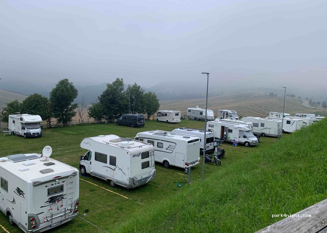 Area Sosta Camper Conca dei Parpari — foto
