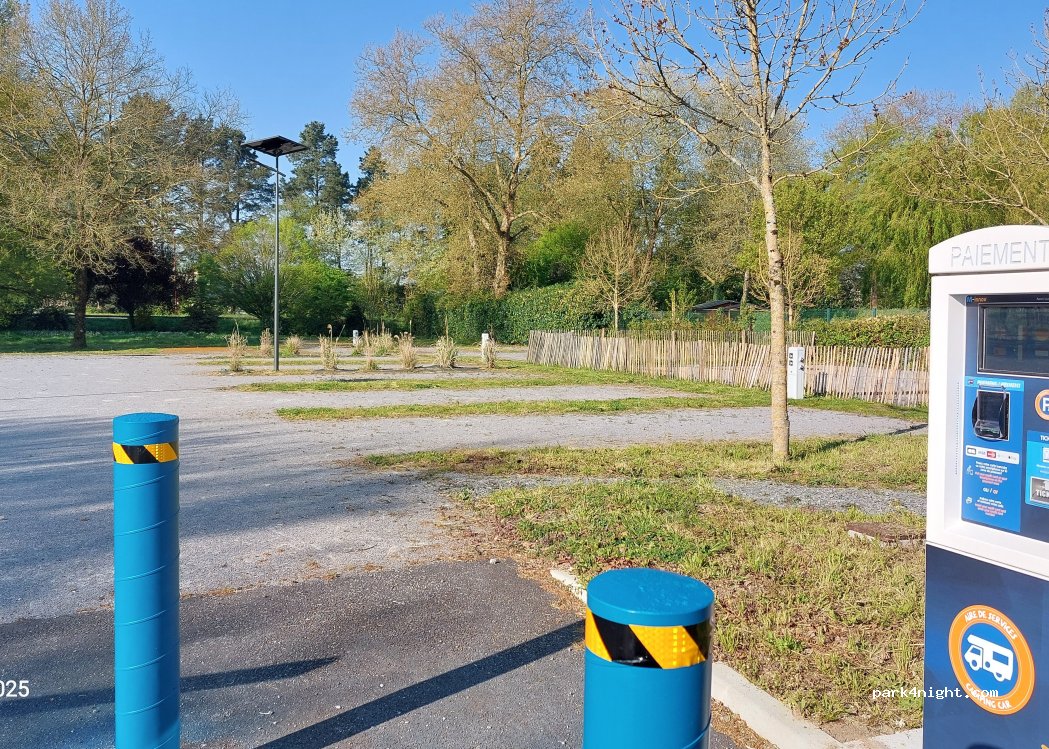 Aire de camping-car du camping du Chêne — foto 2