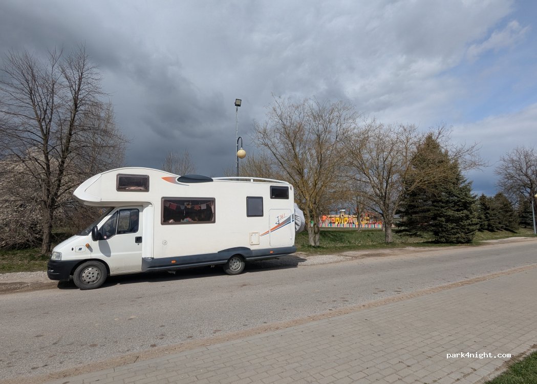 (97-318) Czarnocin - 2 Spacerowa — foto
