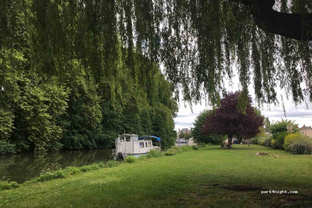 (45250) Briare - 11 Quai du Baraban — foto