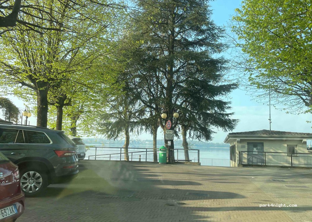(22030) Pusiano - 1 Piazza Caduti di Nassiriya — foto 2