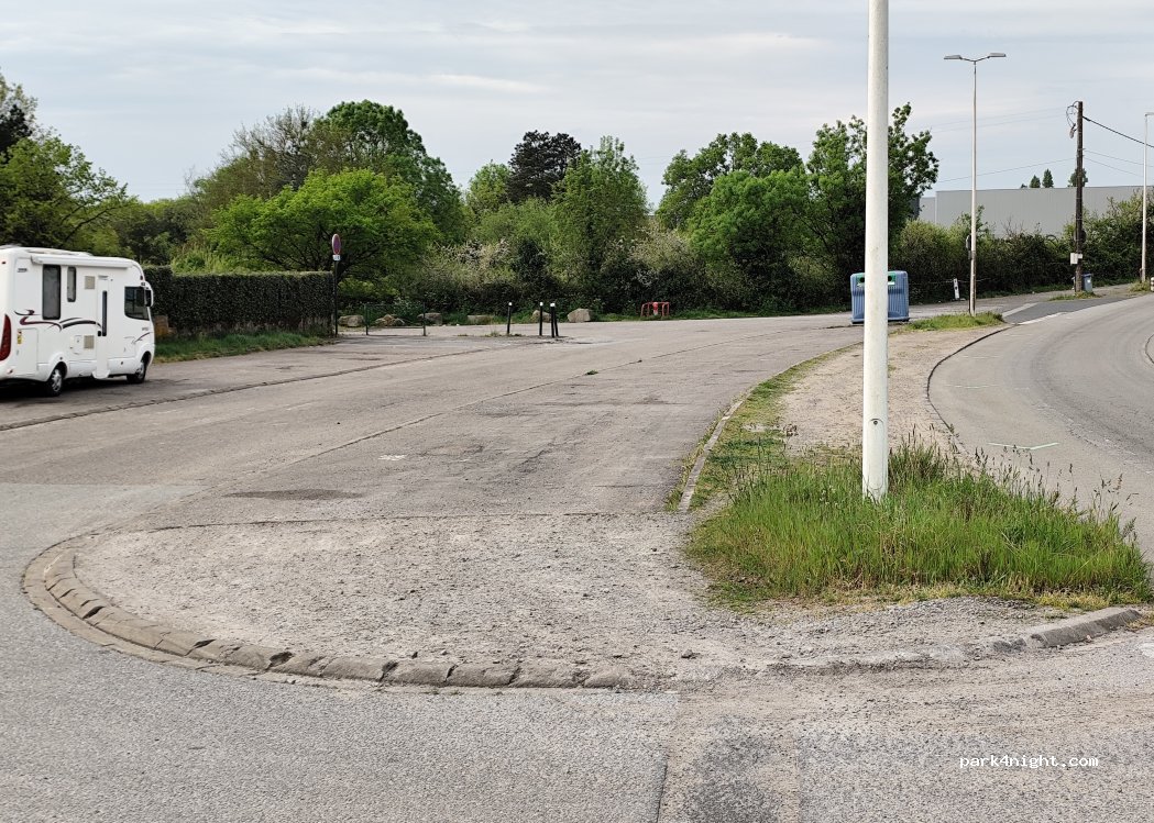 (44800) Saint-Herblain - 53 Rue du Souvenir Français — foto