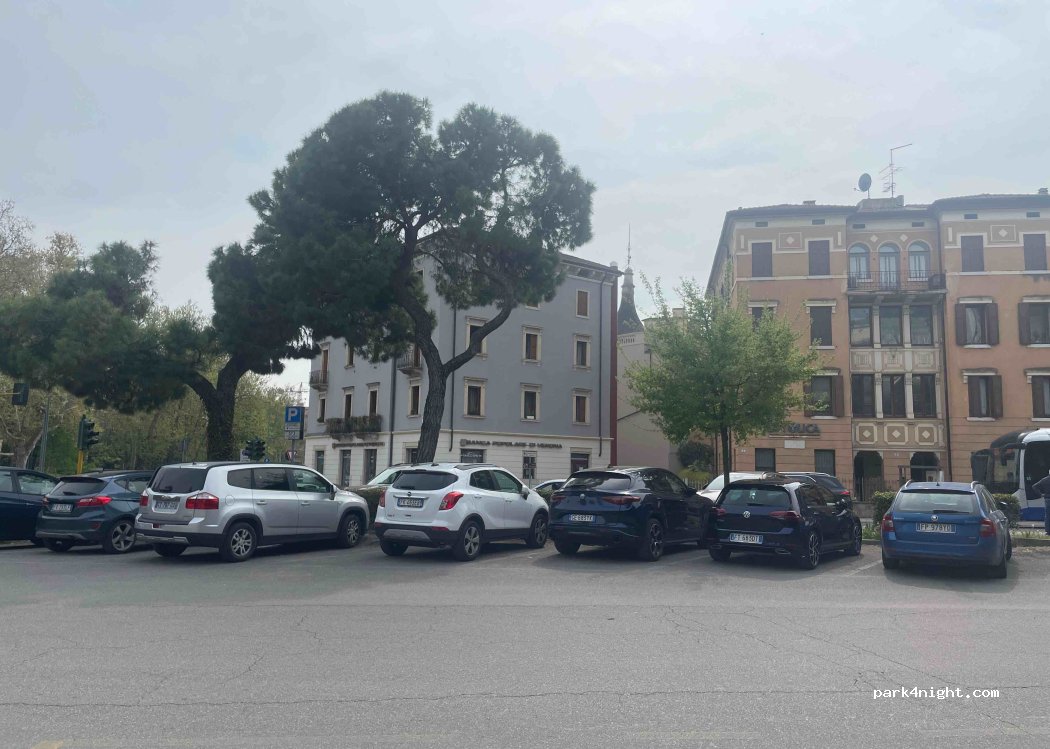 (37126) Verona - 6 Viale Gabriele D'Annunzio — foto 2