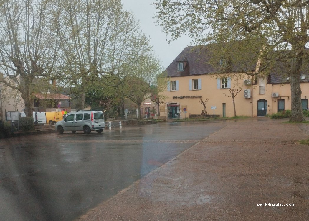 (24370) Saint-Julien-de-Lampon - 2 Place du Foirail — foto