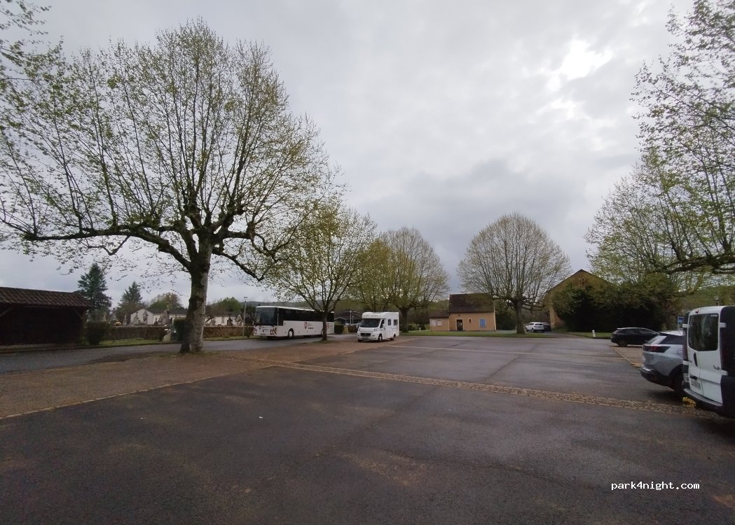 (24370) Saint-Julien-de-Lampon - 2 Place du Foirail — foto 2