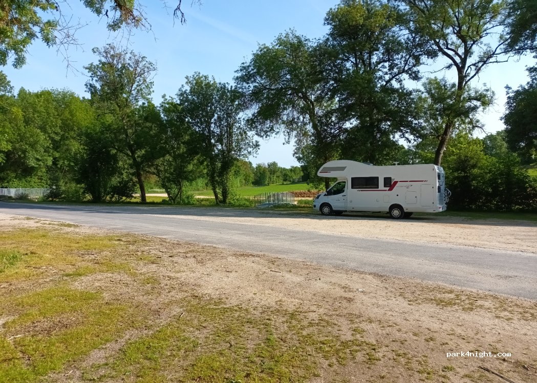 (86400) Saint-Macoux - D103 — foto 2