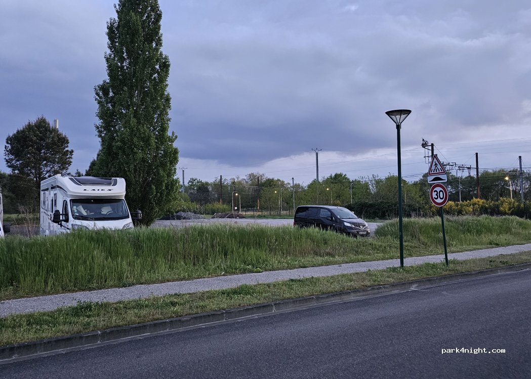 (40210) Labouheyre - 77 Rue Charlie Hebdo — foto 3