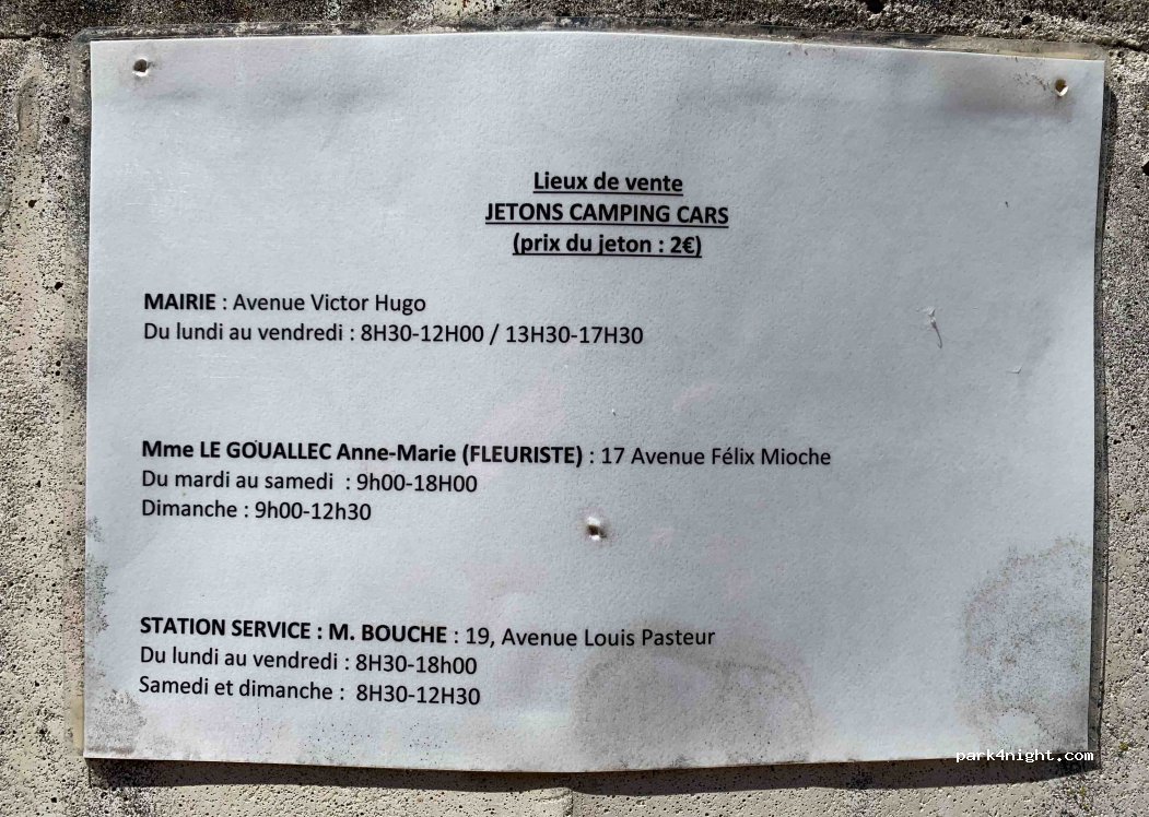 (03430) Villefranche-d'Allier - 21 Avenue du 8 Mai 1945 — foto 2