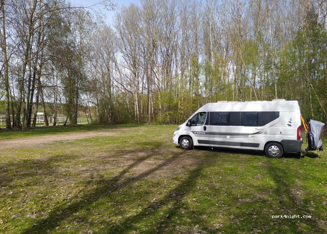 (330 21) Líně - — foto