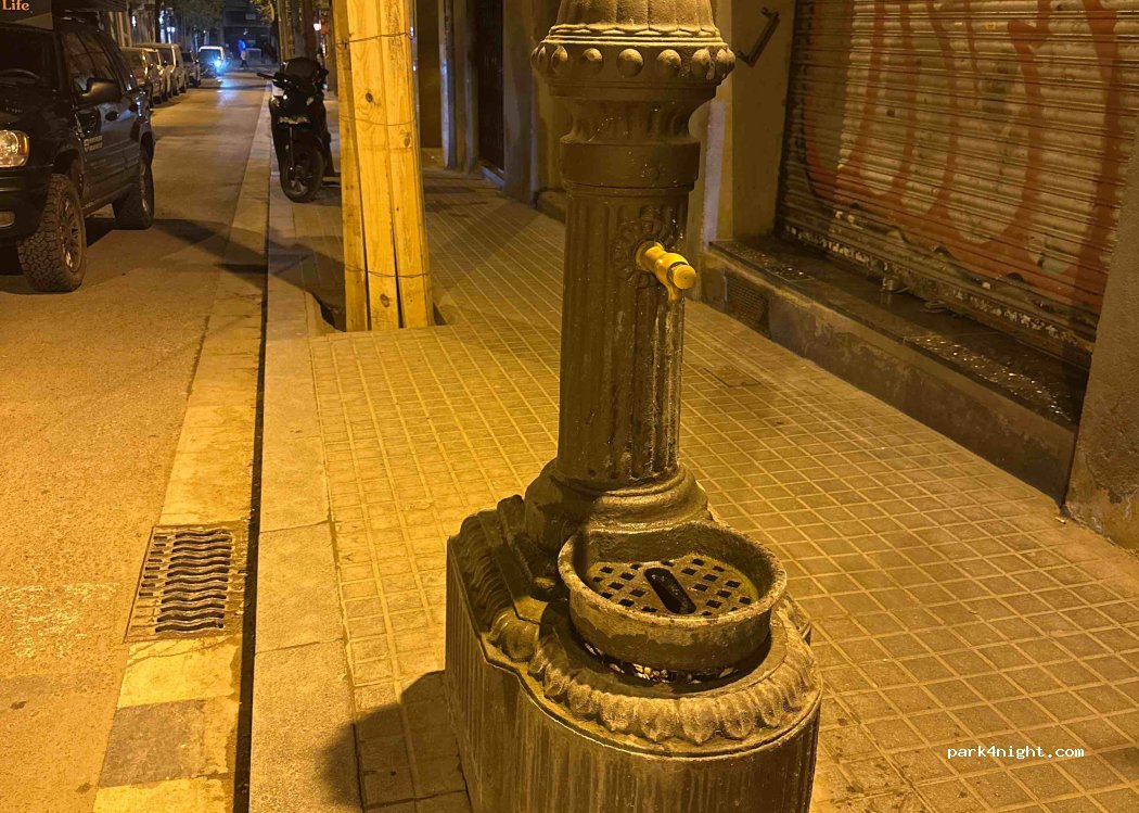 (08004) Barcelona - 62bis Carrer d'Elkano — foto