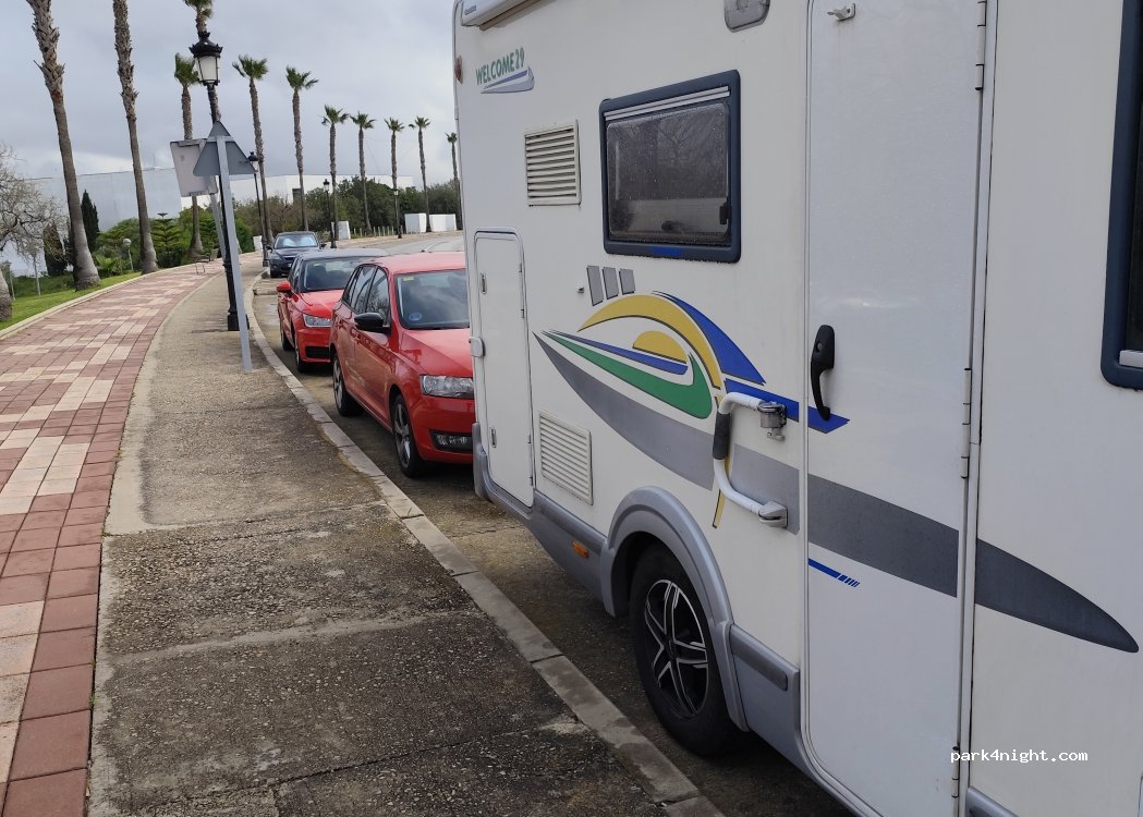 (11130) Chiclana de la Frontera - 172 CA-9001 — foto 2