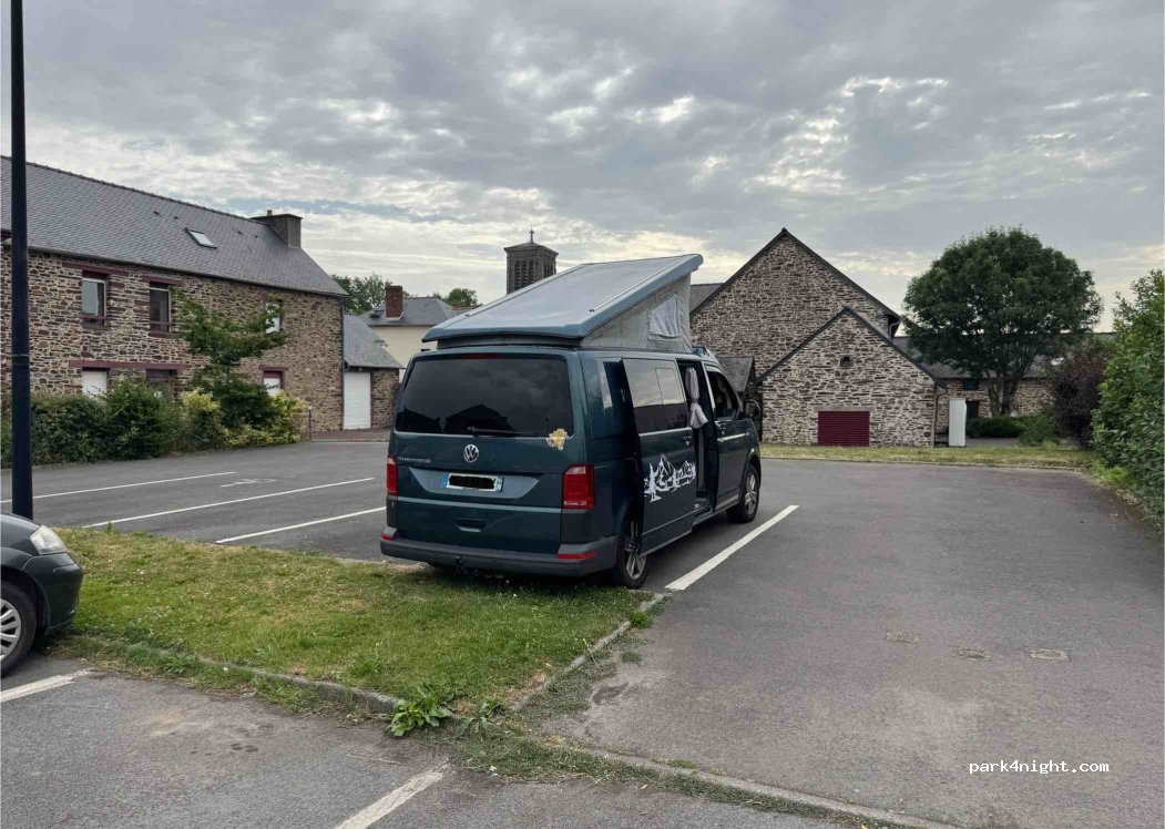 (35310) Saint-Thurial - 6 Rue de l'Église — foto 2