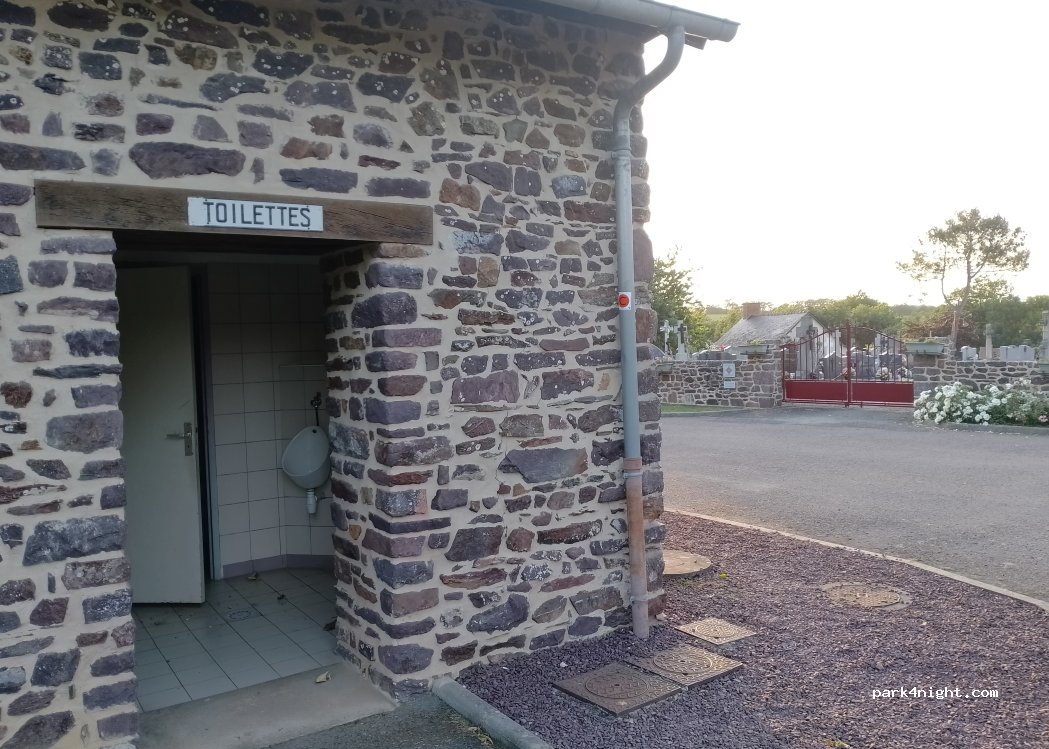 (35750) Saint-Gonlay - 4 Place du Centre Bourg — foto 3