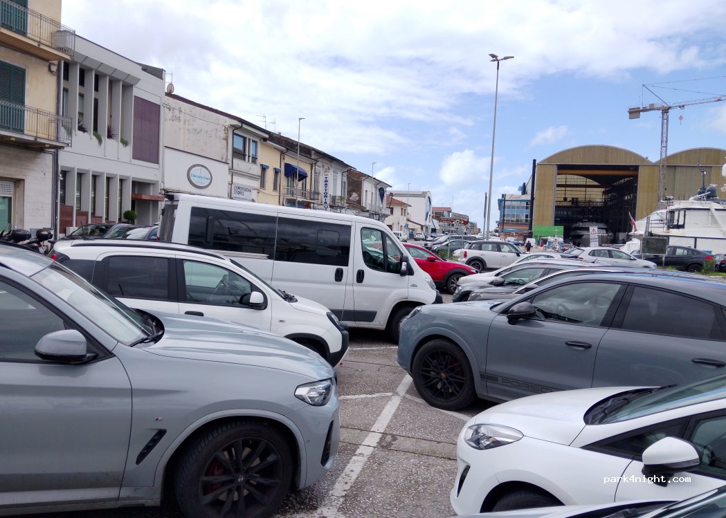 (55049) Viareggio - 279 Via Michele Coppino — foto