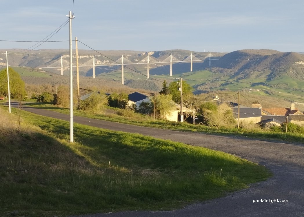 (12620) Castelnau-Pégayrols - Unnamed Road — foto