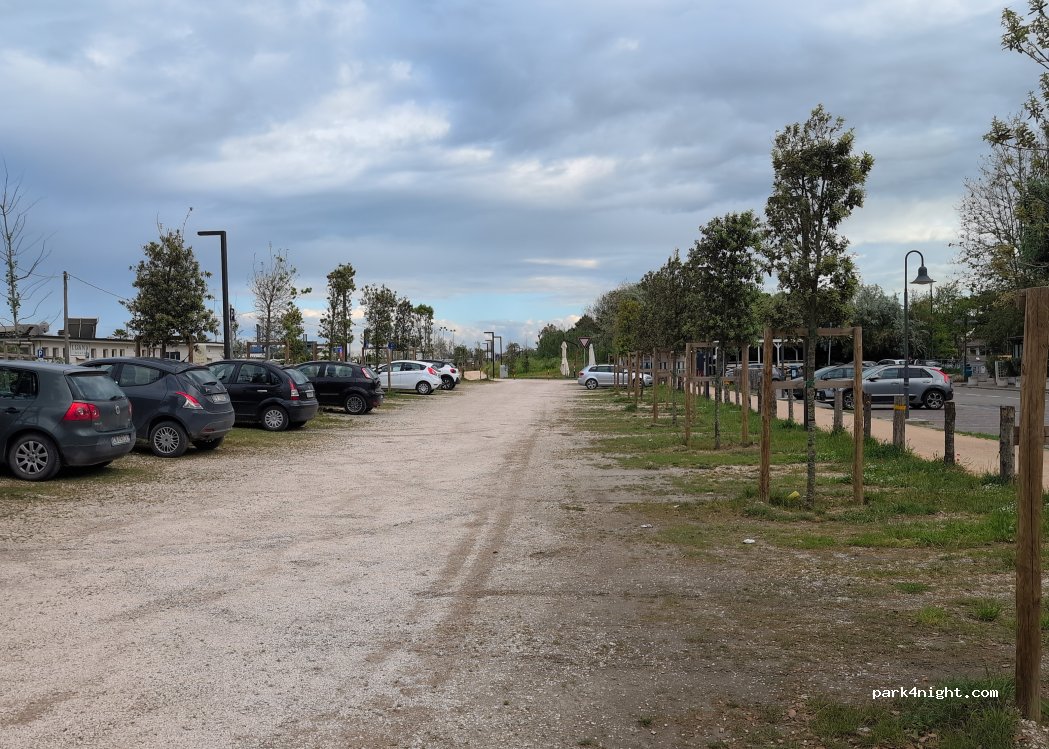 (48122) Marina di Ravenna - 93 Viale Lungomare — foto