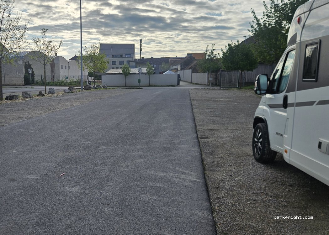 (2230) Gänserndorf - 42 Scheunengasse — foto 3