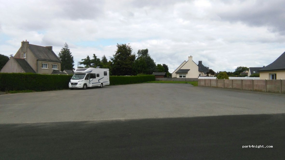(29610) Plouigneau - 3 Rue des Sports — foto