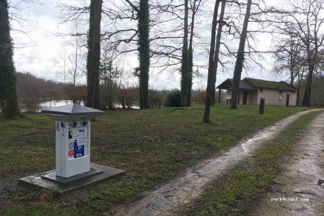 (87310) Saint-Laurent-sur-Gorre - Avenue Léon Dunaud — foto