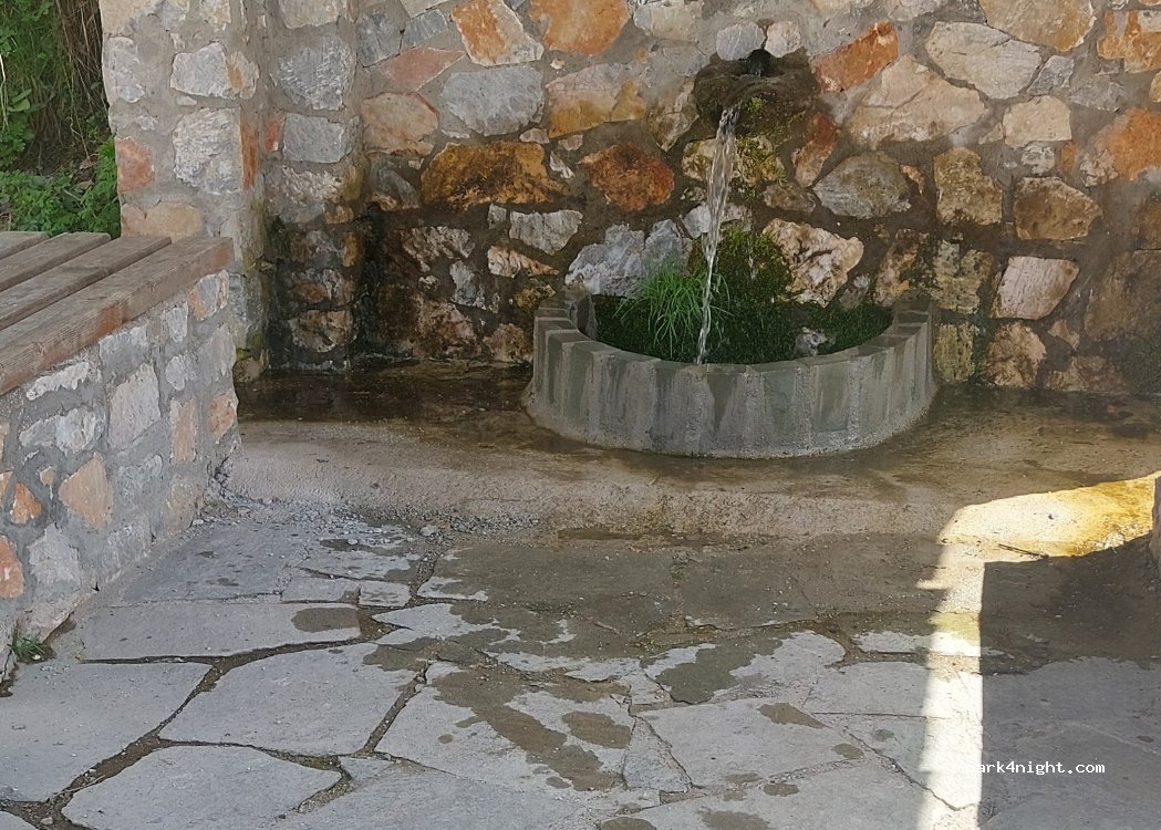 (530 76) Pisoderi - 7 Ethniki Odos Krystallopigis Florinas — foto
