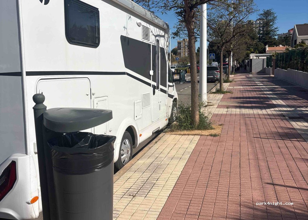 (12560) Benicàssim - 25 Calle Joan Fuster — foto