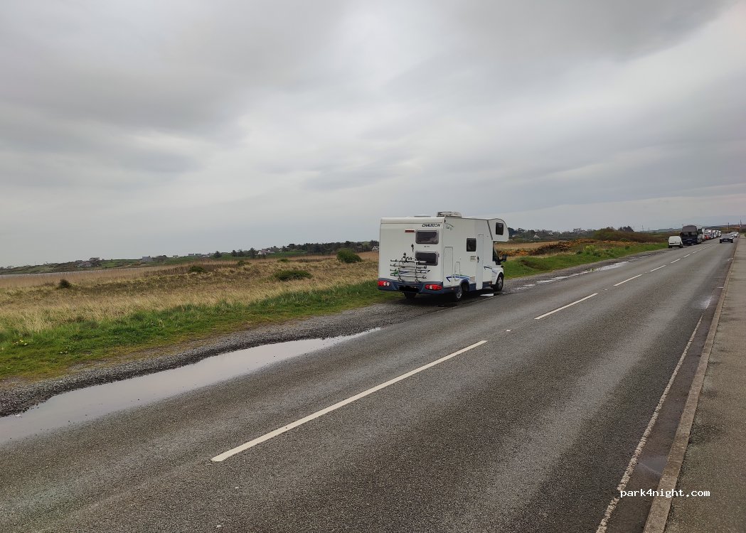 (LL64 5JP) Rhosneigr - A4080 — foto