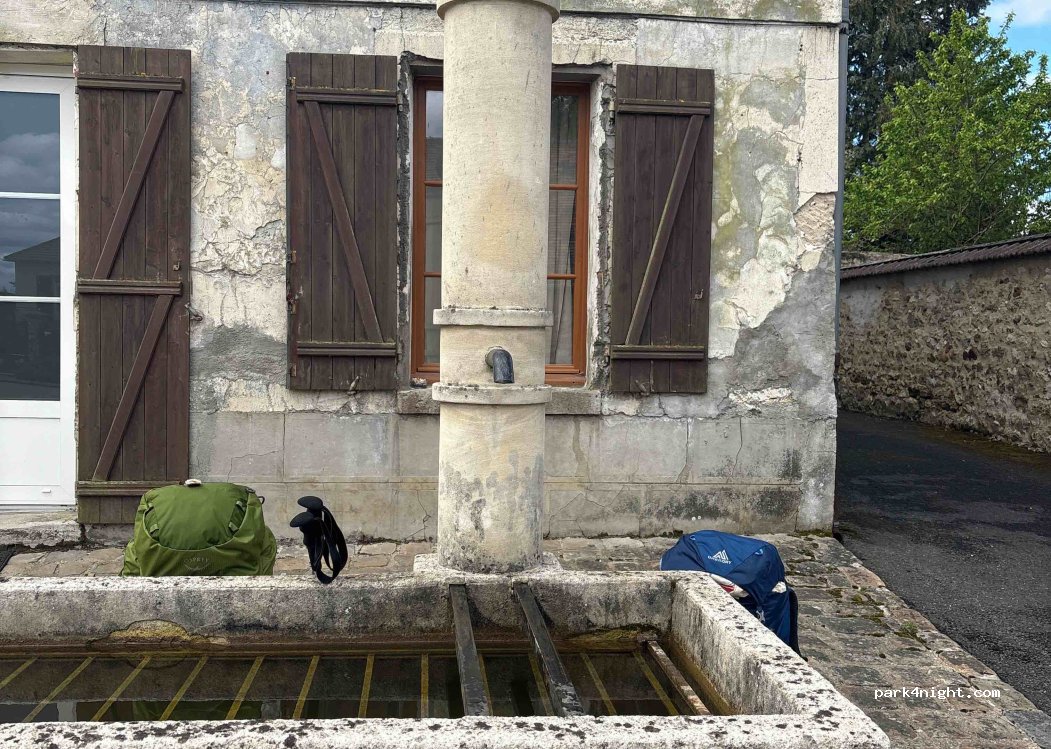 (95420) Maudétour-en-Vexin - 1 Pl. de l'Église — foto