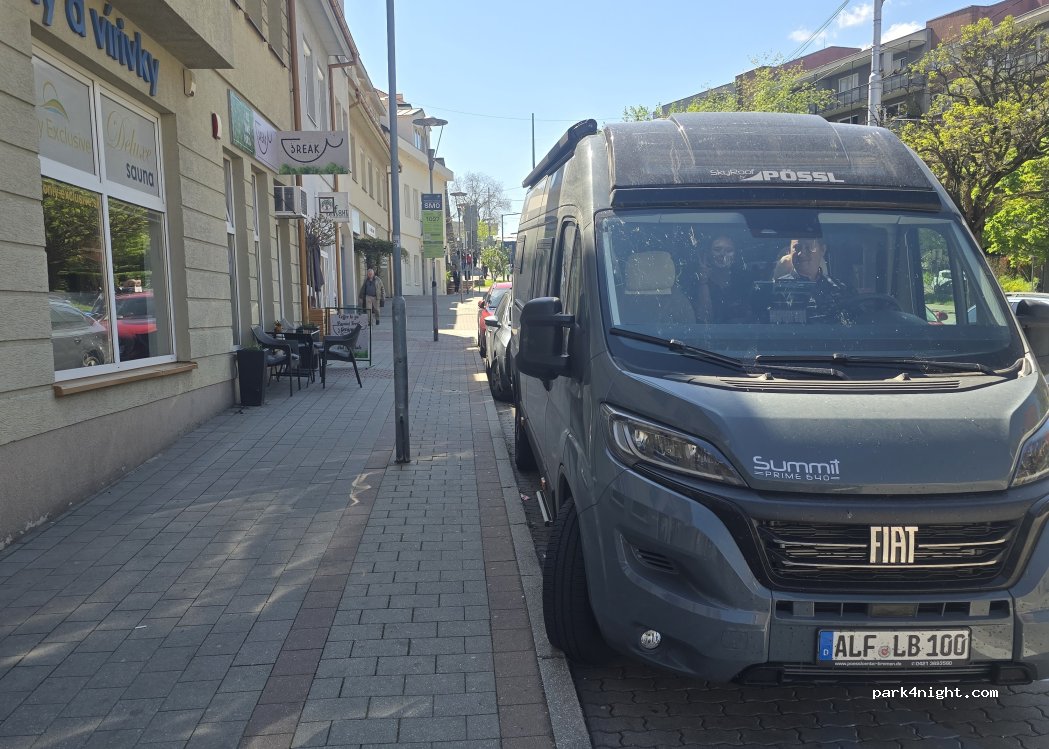 (811 01) Bratislava - 8 Zámocká — foto