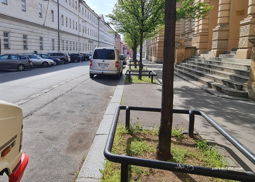 (128 00) Nové Město - 3 U Nemocnice — foto