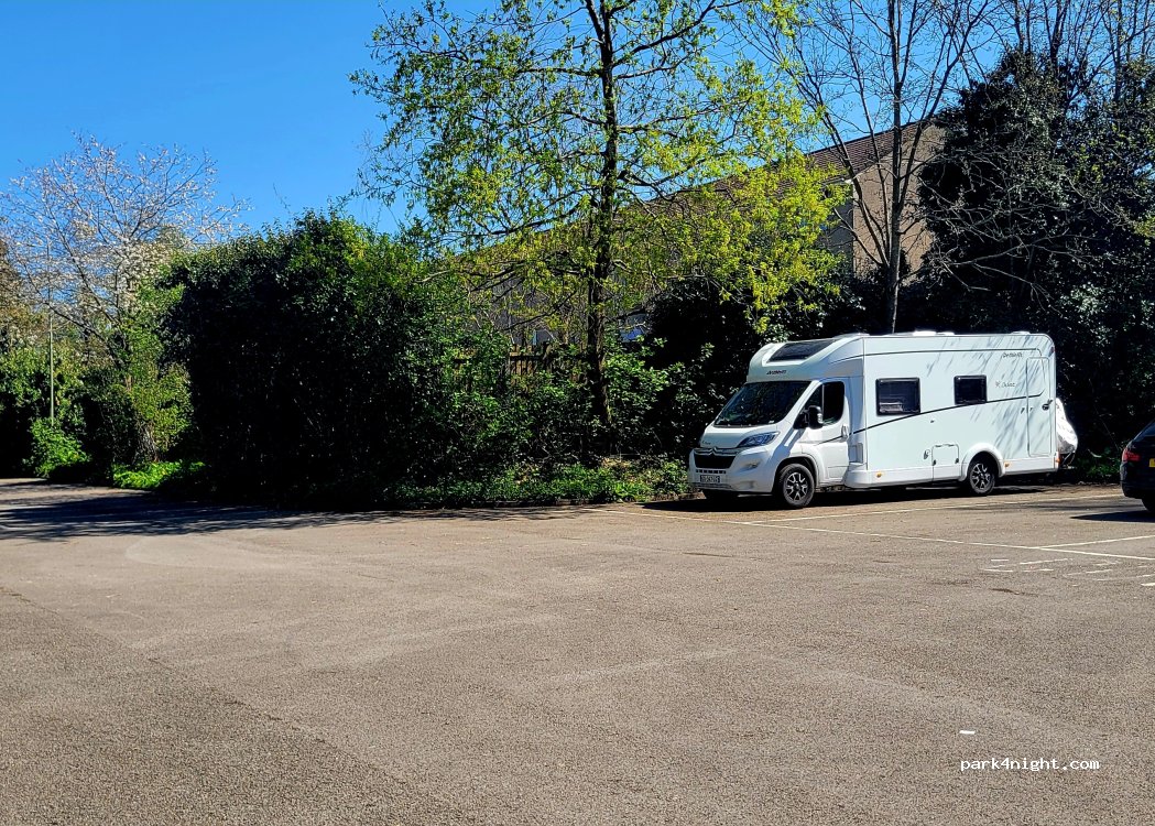 (CF83 1AB) Caerphilly - Crescent Road — foto
