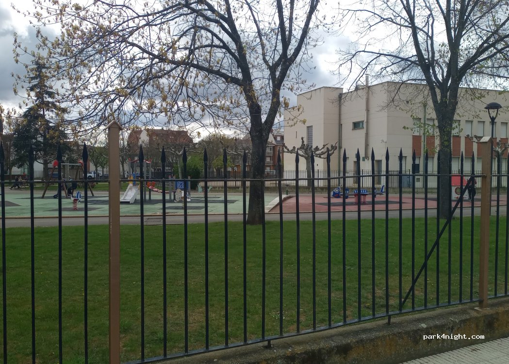 (24198) La Virgen del Camino - 1 Calle Don Antonino y Doña Cinia — foto 2