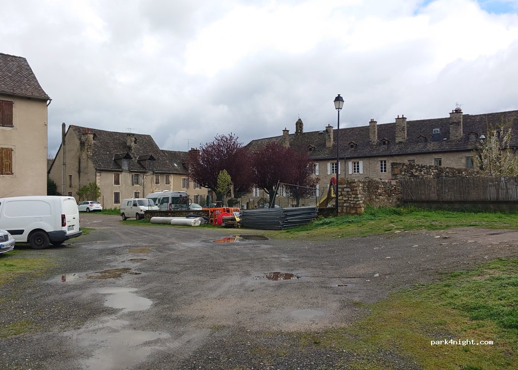 (48100) Bourgs sur Colagne - 5 Place de Son Chirac — foto