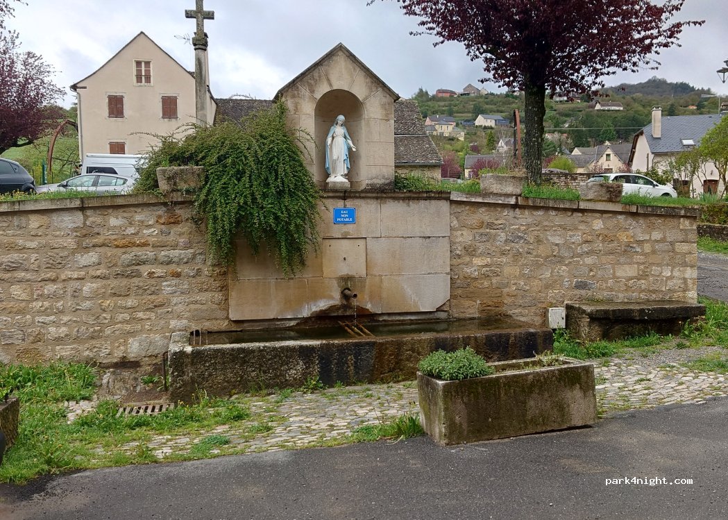 (48100) Bourgs sur Colagne - 5 Place de Son Chirac — foto 3