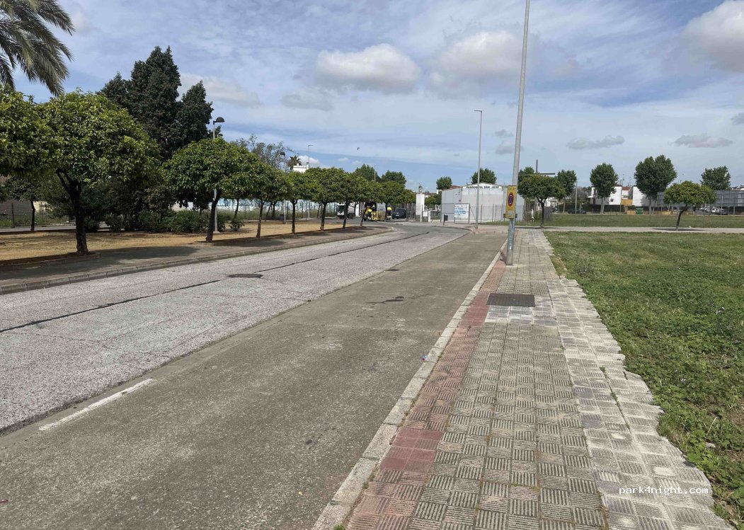 (41704) Dos Hermanas - Plaza de Rafael Ruiz — foto 2