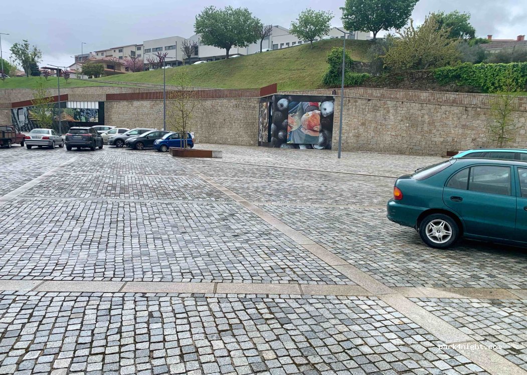 (5110-125) Armamar - 1 Rua Gaspar e Manuel Cardoso — foto 2