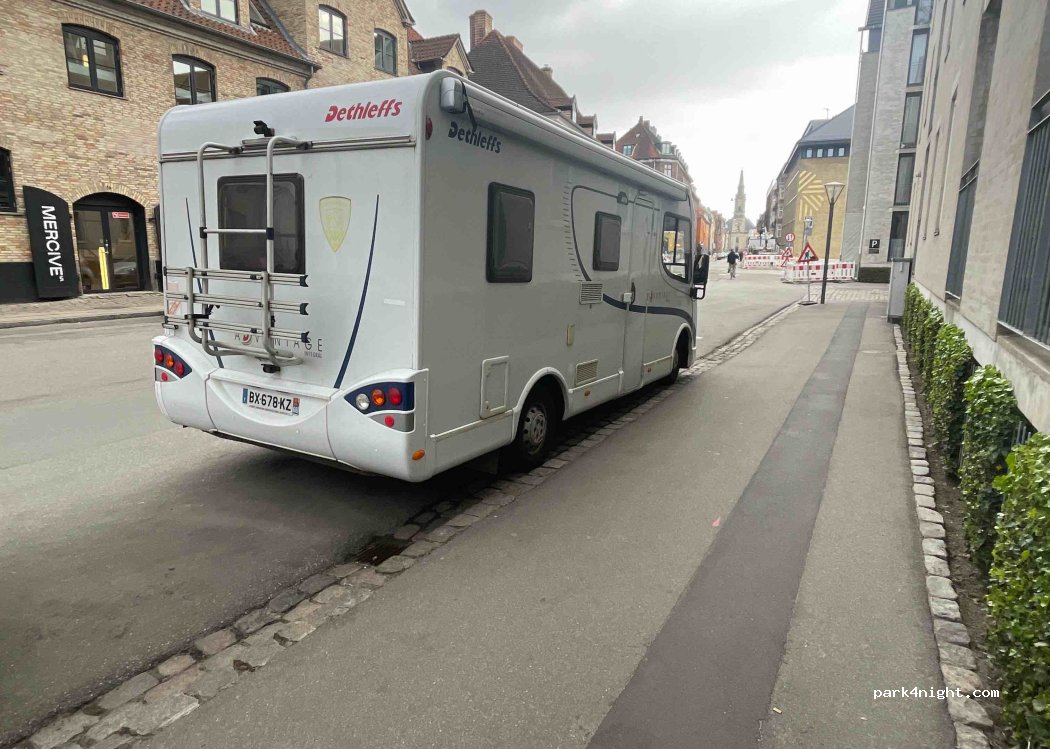 (1401) København - 98 Strandgade — foto