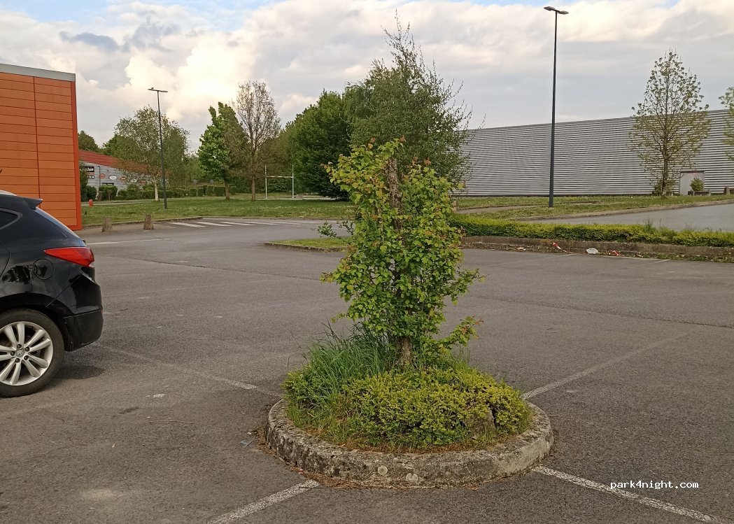 (02140) Vervins - Unnamed road — foto 3