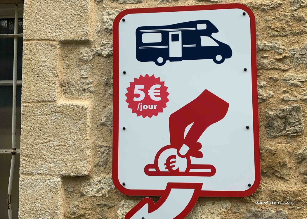 Aire de camping-cars Azerat — foto 3