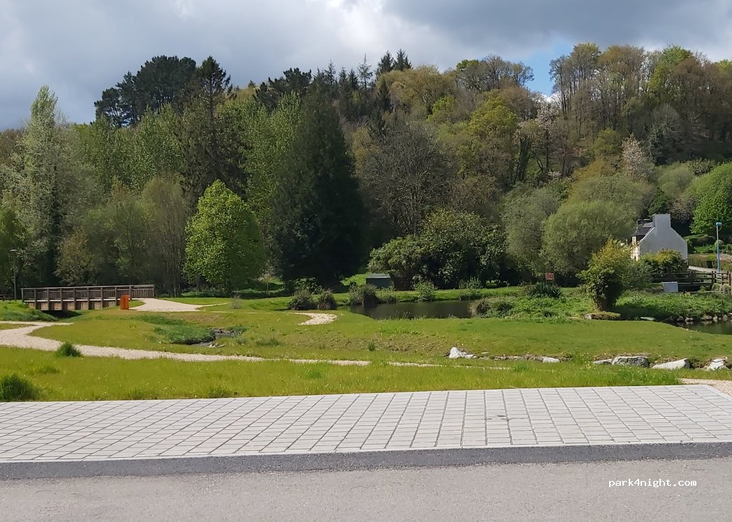 (29610) Plouigneau - 3 Place du Lavoir — foto