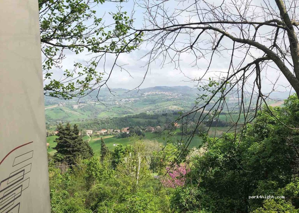 (62021) Poggio San Vicino - 48 Via Giacomo Leopardi — foto