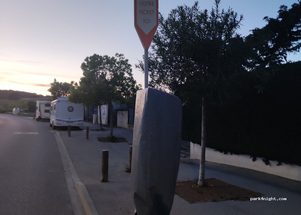 (13500) Martigues - 9 Route de la Saulce — foto 2