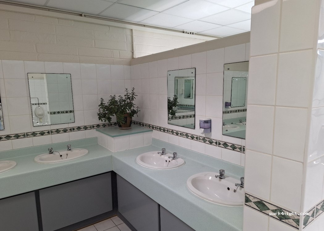 Coombe Caravan Park — foto 4