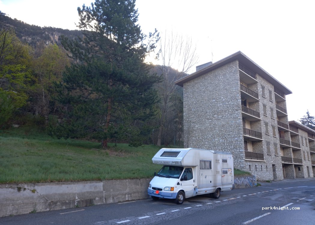 (05100) Briançon - 55 Route de Grenoble — foto