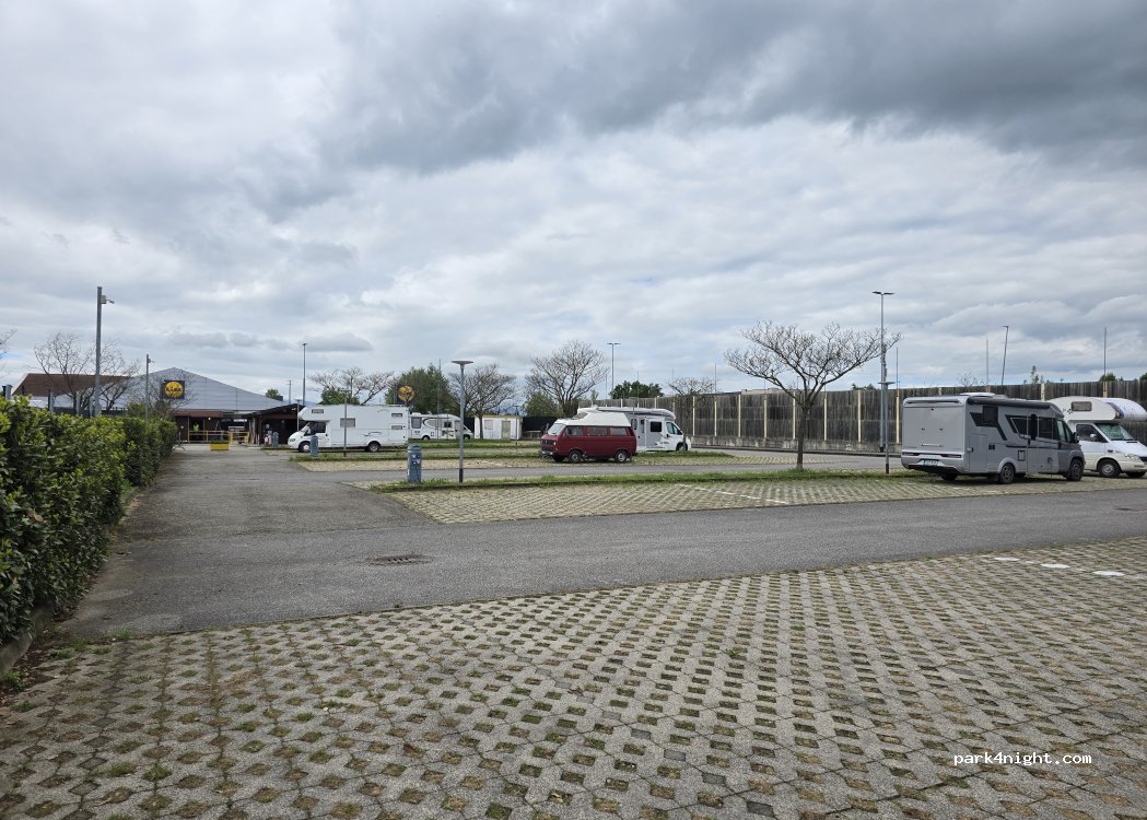 Area Sosta Camper Parma — foto