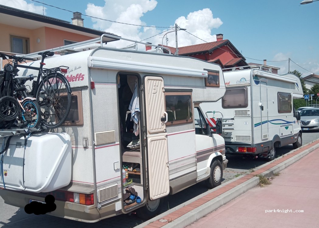 (30010) Campagna Lupia - 18 Via dello Stadio — foto